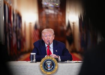 Trump llama a Mark Carney “futuro gobernador de Canadá”