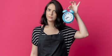 Mujeres en Puebla trabajan 21.3 horas más que hombres