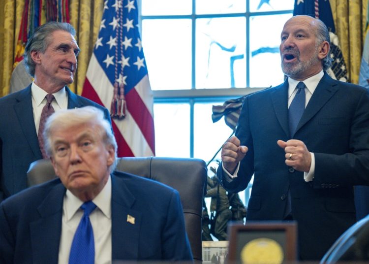 Trump dice que “ya casi no queda nada” que atacar en Irán