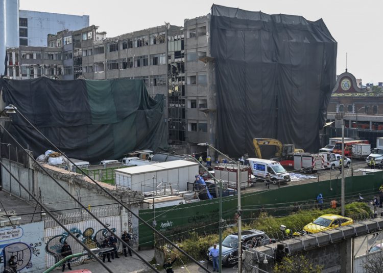 Recuperan segundo cuerpo tras colapso en edificio del Centro de CDMX