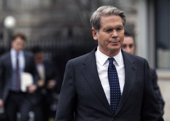 EE.UU. autoriza la compra temporal de petróleo ruso para contener la escalada de precios