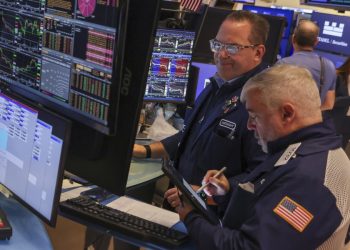 Wall Street cae; petróleo se dispara por la guerra
