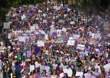 Alto a la violencia y justicia, consignas de las mujeres en el 8M