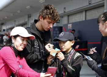 Mercedes lidera los últimos libres del GP de Japón