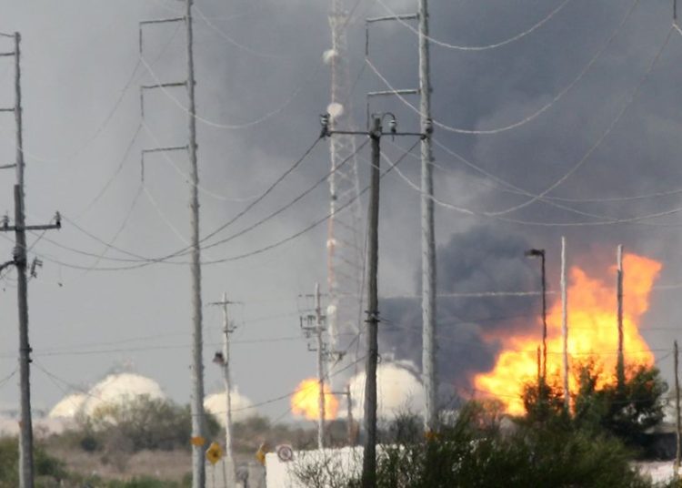 Cinco muertos deja incendio en refinería de Pemex en Tabasco
