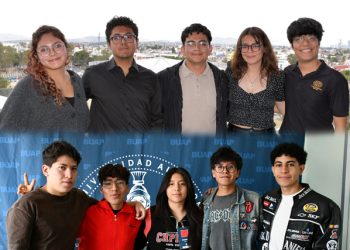 Estudiantes de la BUAP ganan hackathon con soluciones tecnológicas para la industria