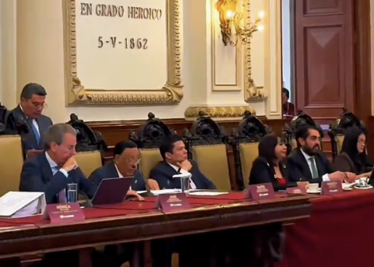 Cabildo aprueba estados financieros y lineamientos de programas sociales