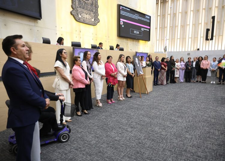 Trabajo permanente por la igualdad y lucha histórica de mujeres, destacan diputadas