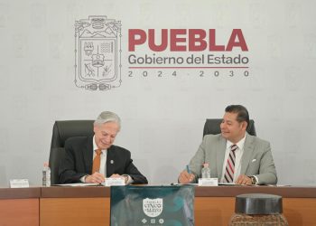 Gobierno estatal y UDLAP firman convenio para otorgar 600 becas completas a docentes