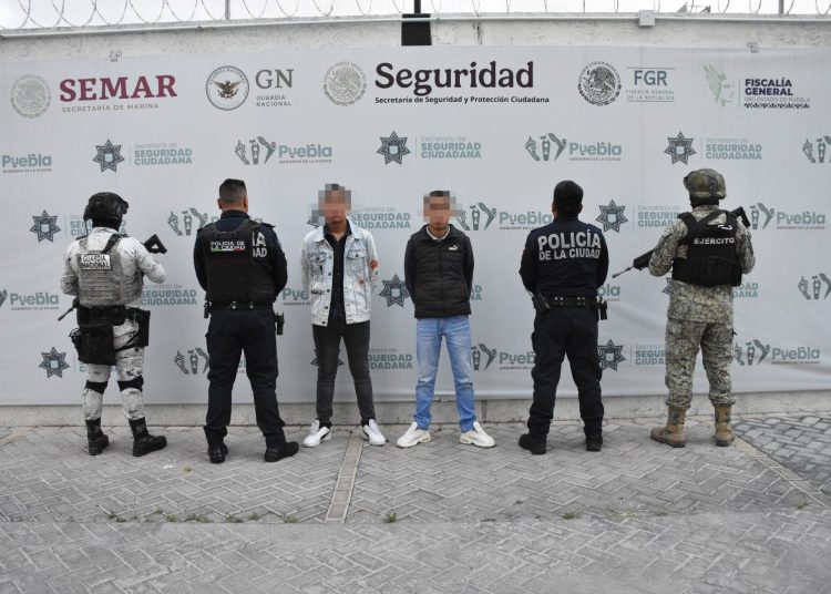 Policía de la Ciudad detiene a dos presuntos asaltantes de usuarios de transporte público