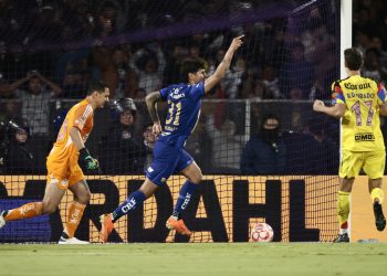 Pumas derrota al América por la mínima con penalti de Morales