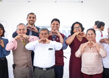 Entrega Omar Muñoz un techado más en Bachillerato Almecatla
