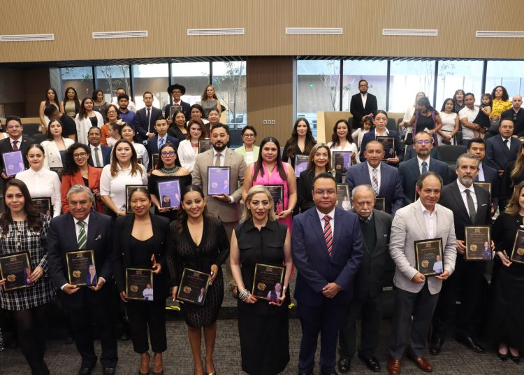 Realizan en el Congreso del Estado la entrega de reconocimientos “Poder 2026”