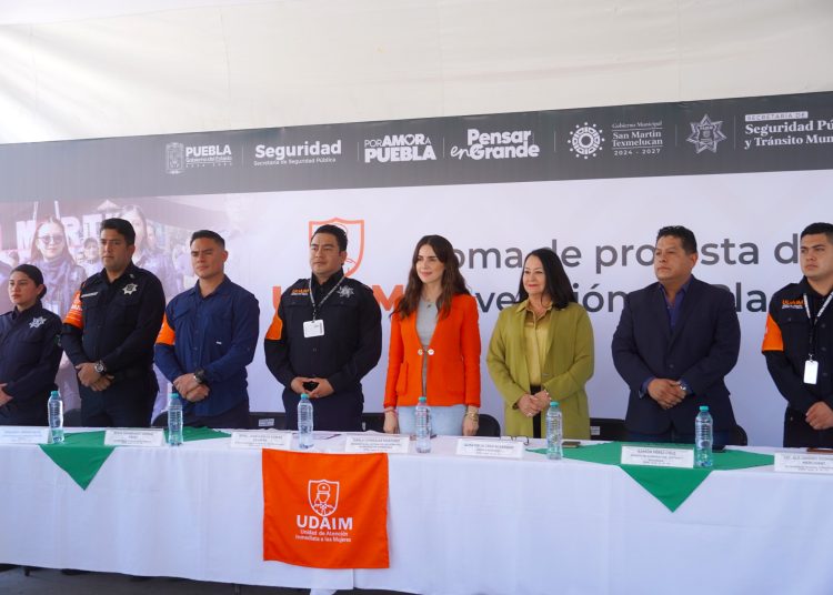 Toma protesta unidad de atención inmediata a las mujeres (UDAIM)