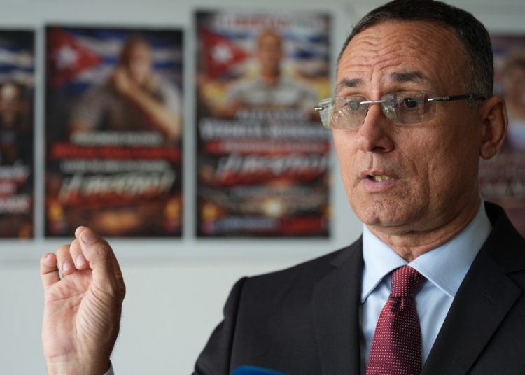 Exilio cubano en Florida exige salida de los Castro para liberar la isla