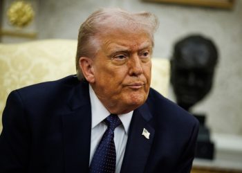 Trump anuncia escolta militar en Ormuz y seguros a navieras