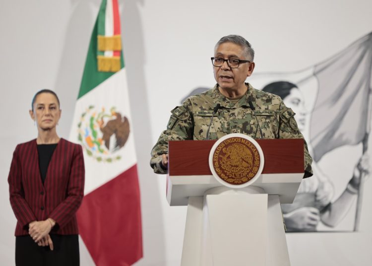 Buque y fuga de petróleo contaminan el Golfo de México