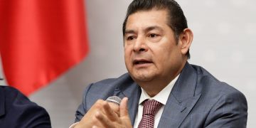 Armenta llama a cerrar paso a la corrupción en Puebla