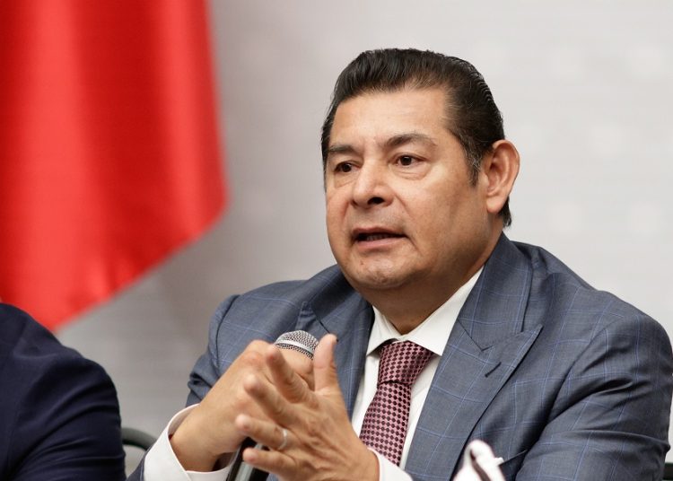 Armenta llama a cerrar paso a la corrupción en Puebla