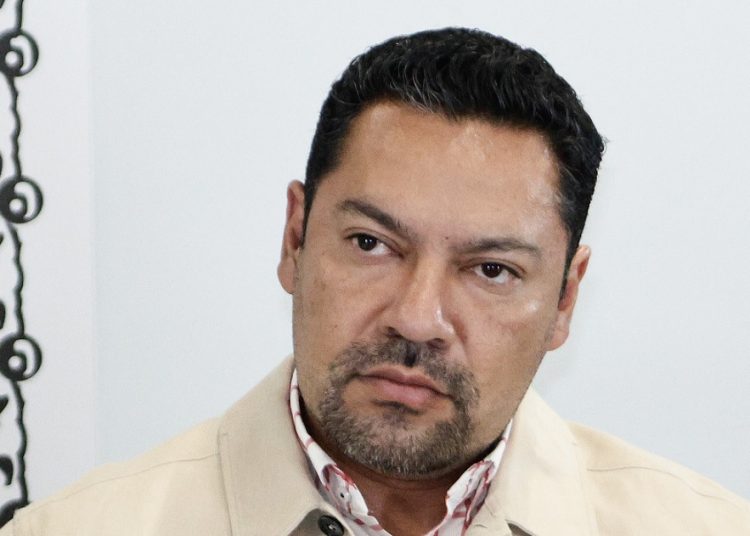 Encuestas definirán reelección en Morena