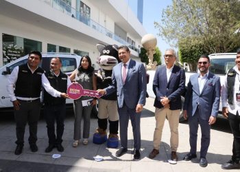 Armenta entrega equipos y camionetas para fortalecer Sicom