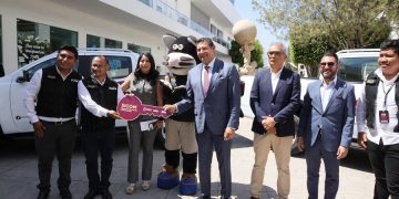 Armenta entrega equipos y camionetas para fortalecer Sicom