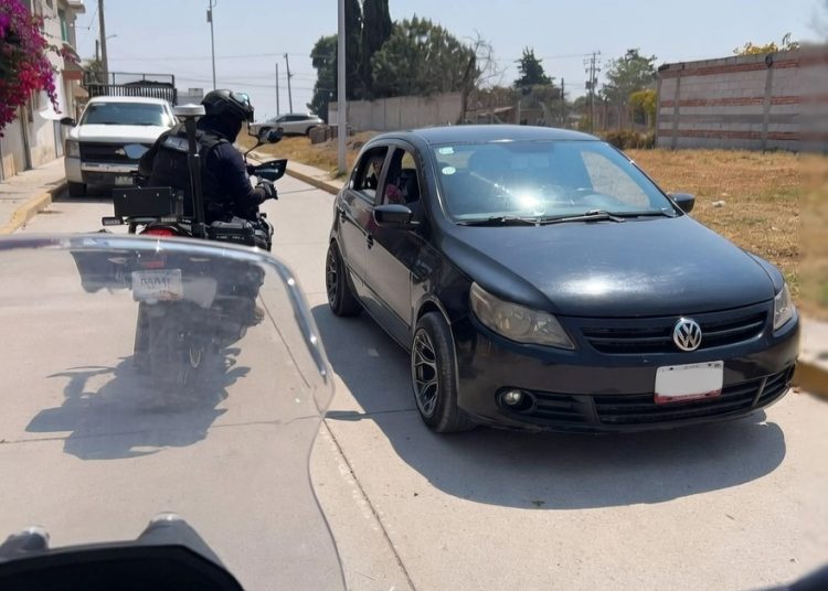 Polícia de Texmelucan evita fraude por venta de vehículo