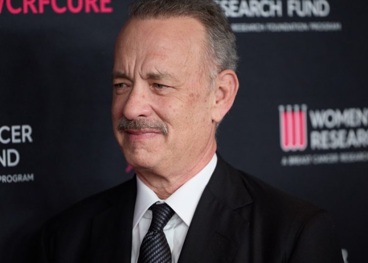 Tom Hanks liderará filme de béisbol; Bad Bunny negocia participación