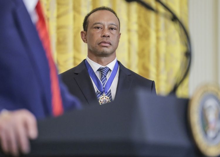 Tiger Woods, puesto en libertad tras varias horas arrestado tras su accidente de tráfico