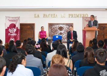 Impulsan talento juvenil con concurso de oratoria