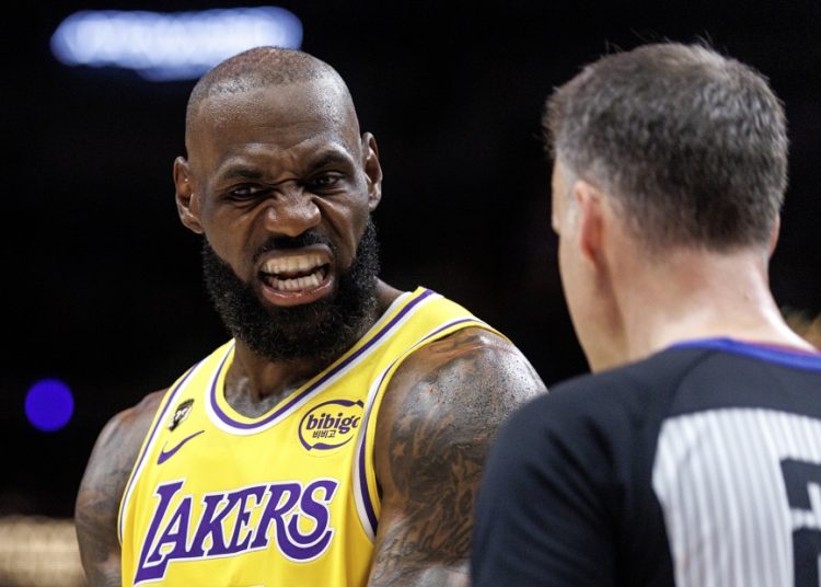 LeBron James el jugador con más partidos en la historia