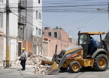 Ayuntamiento de Puebla retira 39 construcciones irregulares en vía pública