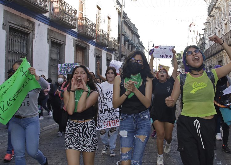 Destruir la identidad