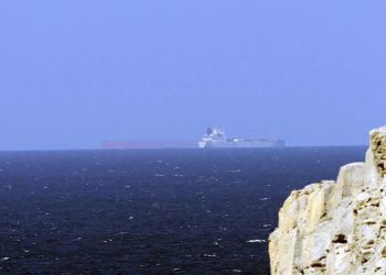 Irán dice que Ormuz sigue abierto salvo para EE.UU., e Israel