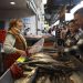 Mexicanos enfrentan inflación comprando en mercados en Semana Santa