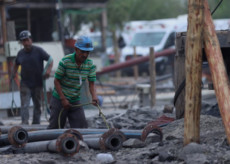 Más de 300 elementos se suman a la búsqueda de los mineros atrapados en Sinaloa