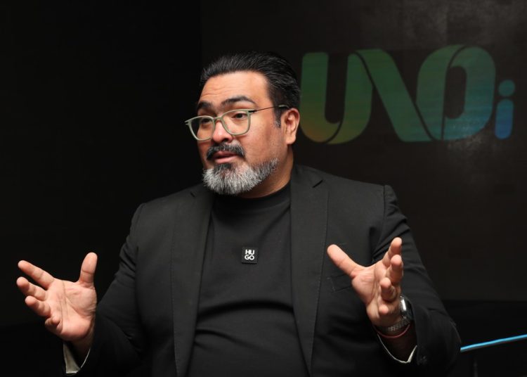 Lanzan en México IA que ‘no da respuestas’, busca enseñar a pensar
