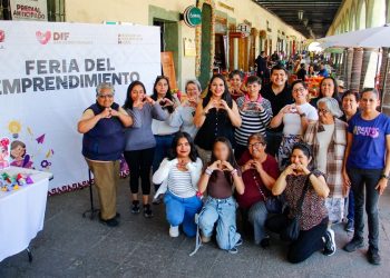 Impulsan economía de mujeres con Feria del Emprendimiento
