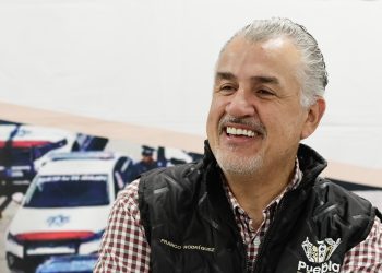 Ayuntamiento de Puebla entrega despensas en Bosques de San Sebastián
