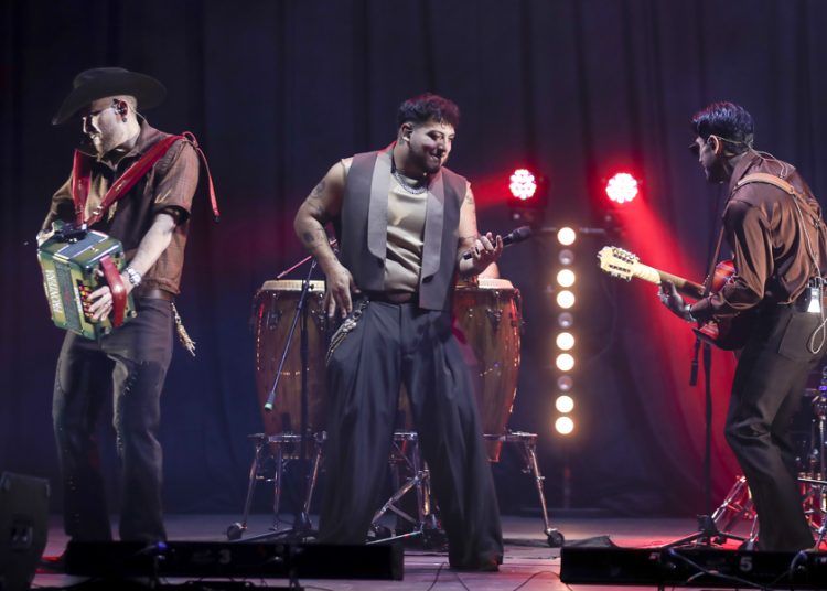Grupo Frontera revela canción oficial para el Mundial 2026
