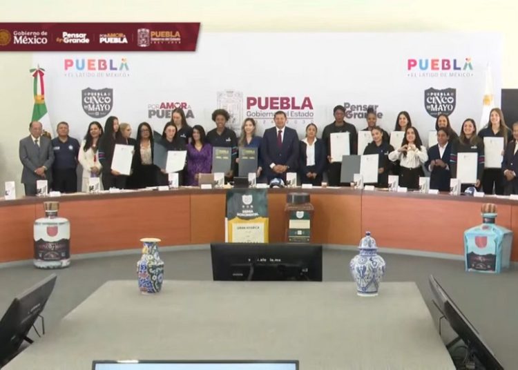 Gobierno de Puebla reconoce a las Guerreras de Puebla