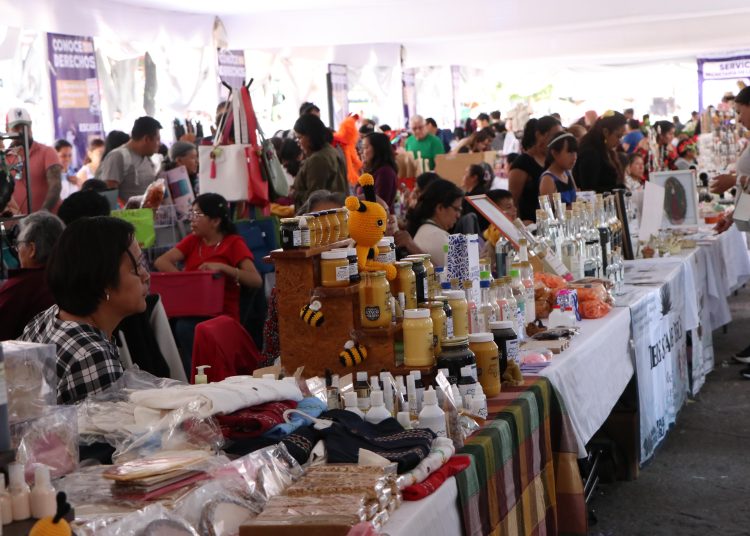 Jornada Violeta reúne emprendimiento, cultura y servicios institucionales
