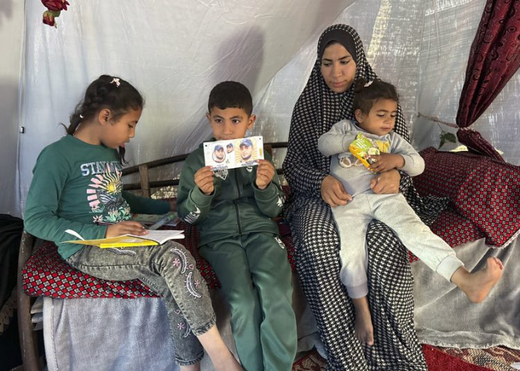 Mujeres viudas de Gaza tratan de salir adelante juntas