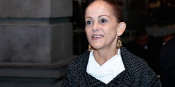 Diputados y alcaldes deben respetar sus cargos: Morena