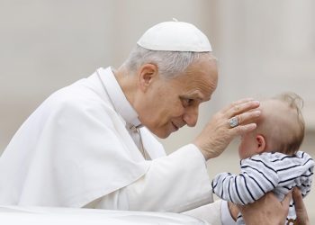 Papa reza para que las naciones renuncien a las armas