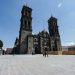 Inician restauración del portón norte de la Catedral de Puebla tras vandalismo