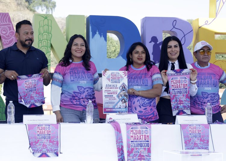 Presentan playera y medalla del Medio Maratón San Andrés Cholula, Equinoccio 2026