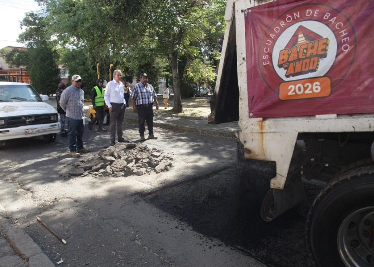 Pepe Chedraui supervisa avance del programa de bacheo