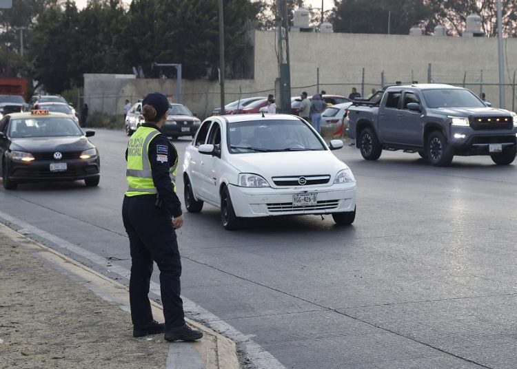 Piden revisar a Tránsito por detenciones a autos con vidrios polarizados