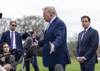Trump da un ultimátum a Irán para abrir el estrecho de Ormuz